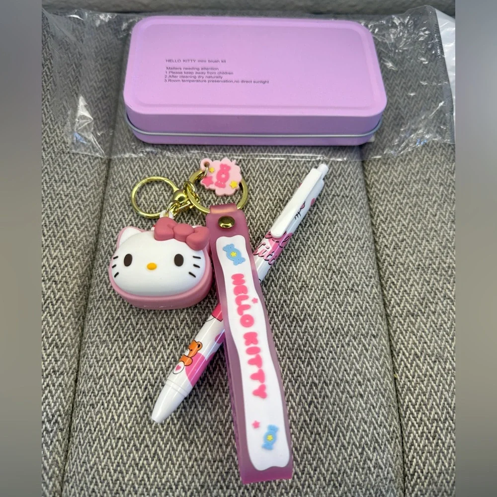 Hello Kitty Makeup Brush Set In Tin Case + Hello Kitty Key Chain and Pen Bundle - Picture 11 of 13